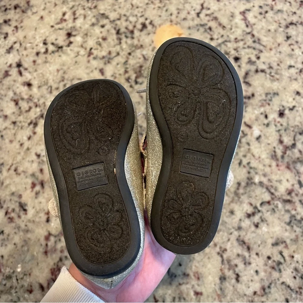 Baby girls sparkly maryjanes size 5